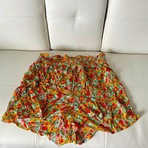 Urban Outfitters spring shorts - super stretchy with cute floral print size L